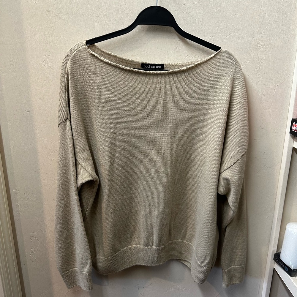 BOO HOO SIZE 16-18 sweater material cream/beige